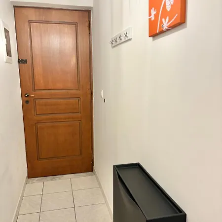 2' From Metro Station Apartment *